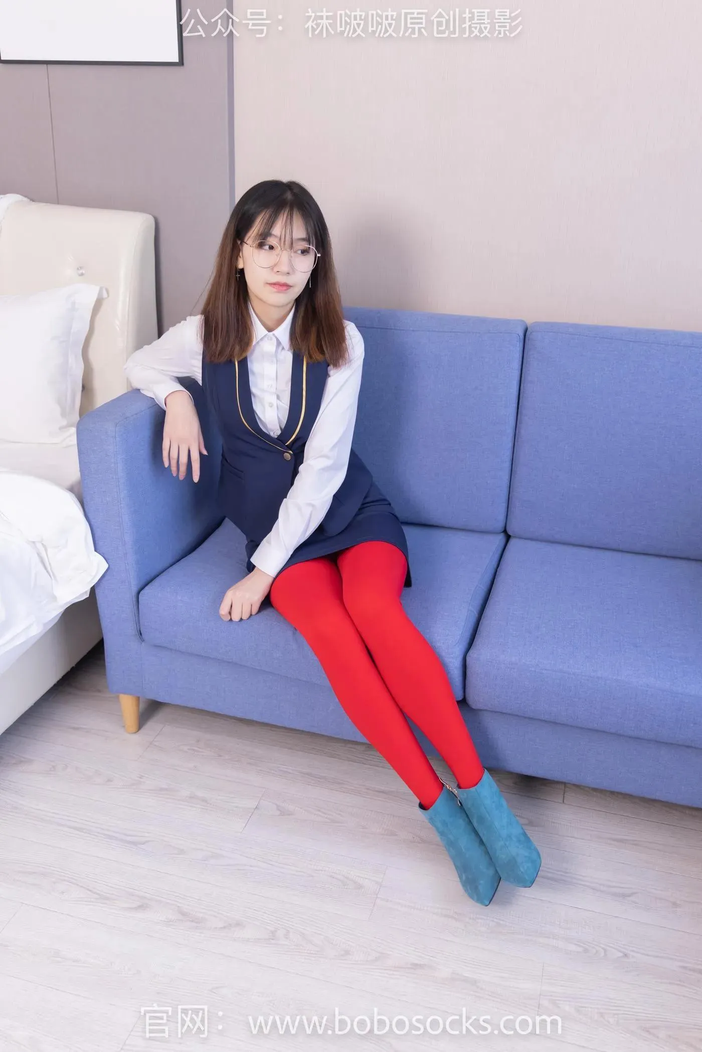 [BoBoSocks袜啵啵]NO.132 小甜豆-aj1板鞋、蓝色短靴、厚黑丝、厚红丝 [145P]插图9